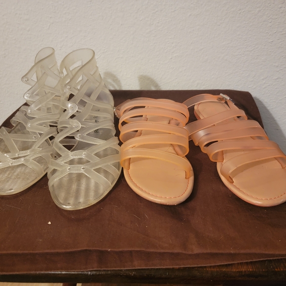 14 Pairs Of Size 7-8 Womens Shoes, Sandals, And Boots - Picture 8 of 11
